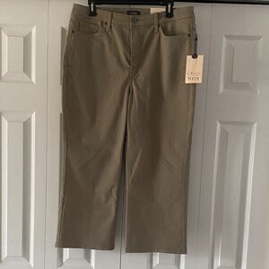 NYDJ Joni High Rise Relaxed Capri w Lift Tuck Tech